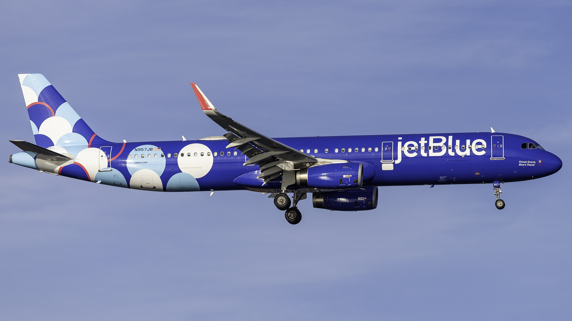 JetBlue aircraft (B6) — aerolínea con rutas internacionales, photo via Wikimedia Commons (Wikipedia summary)