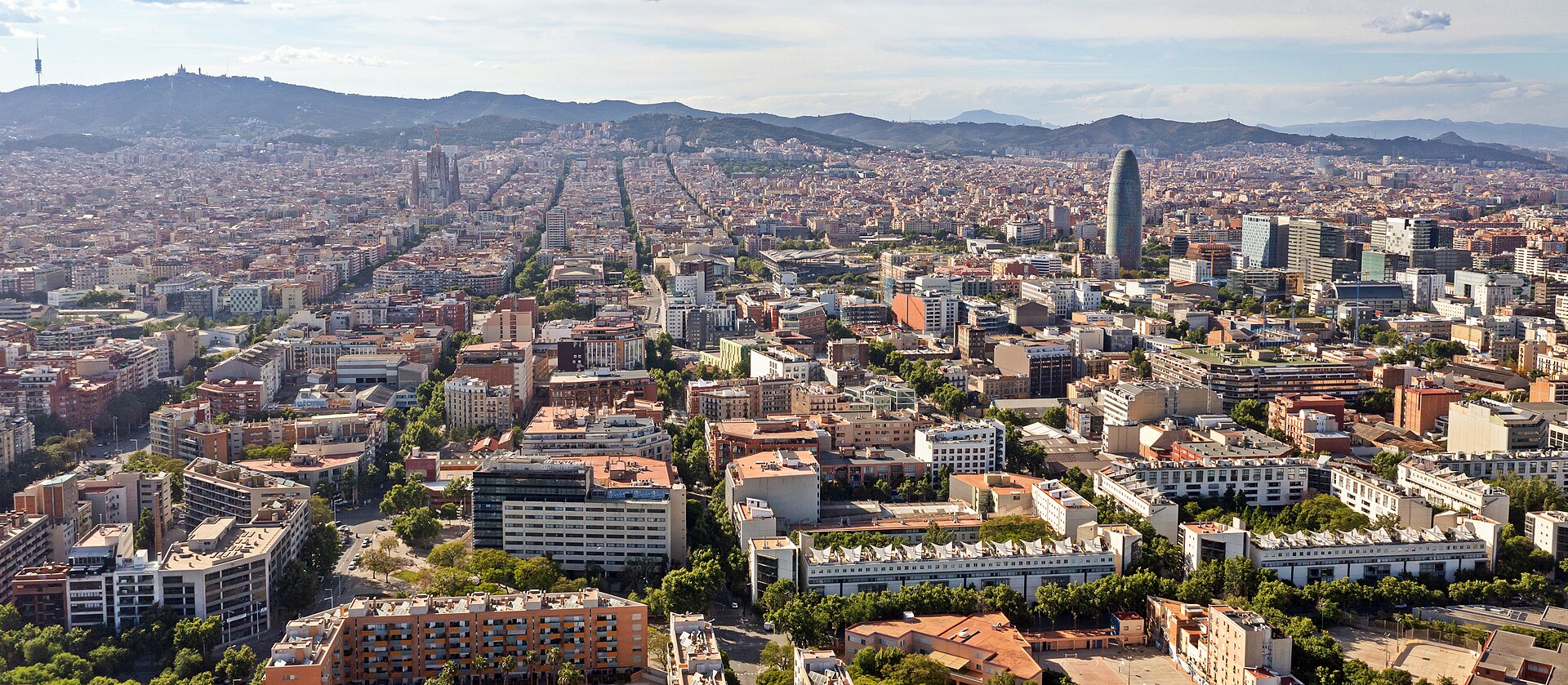 Barcelona (BCN) — aeropuerto del corredor México-Europa (Camino, Schengen), photo via Wikimedia Commons (media-list scan)
