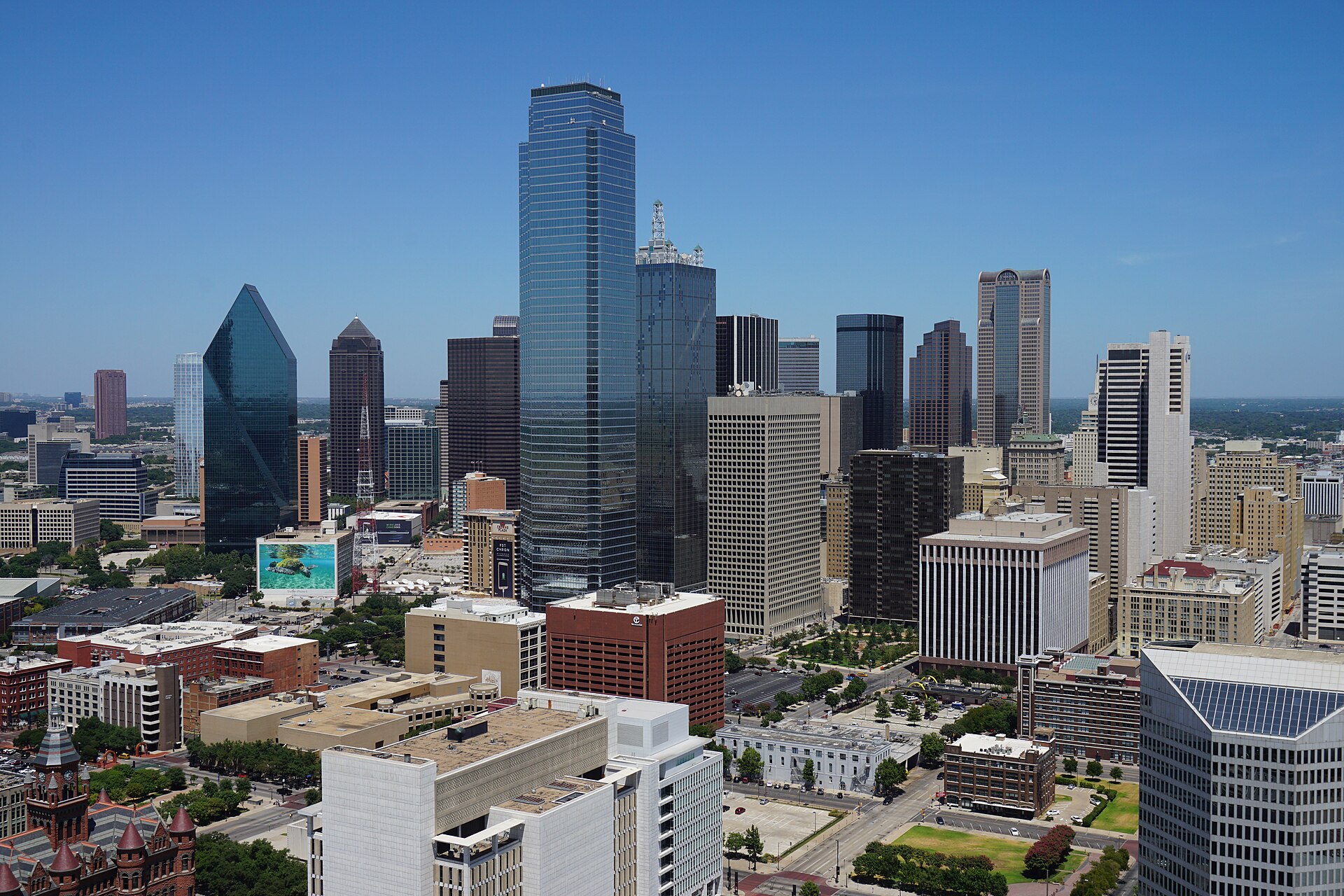Dallas (DFW) — aeropuerto del corredor paisano hacia Estados Unidos, photo via Wikimedia Commons (media-list scan)