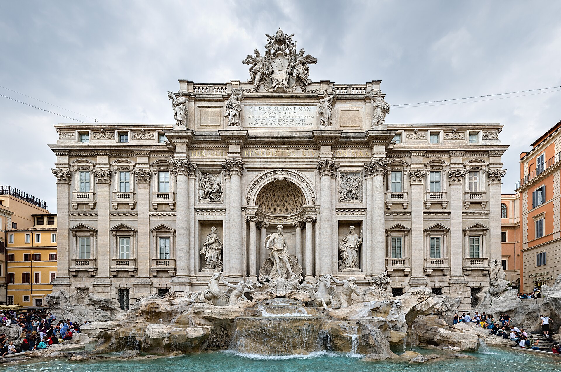 Roma (FCO) — aeropuerto internacional, photo via Wikimedia Commons (Wikipedia skyline article)