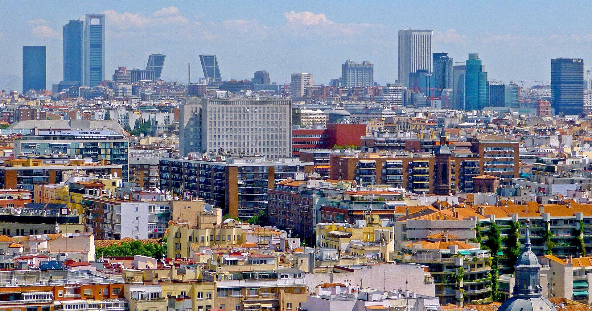 Madrid (MAD) — aeropuerto del corredor México-Europa (Camino, Schengen), photo via Wikimedia Commons (media-list scan)