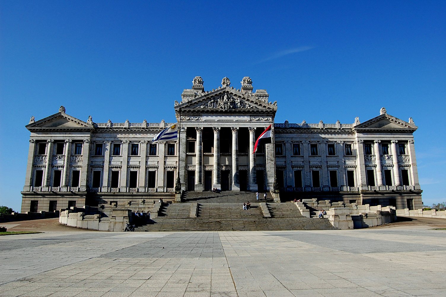 Montevideo (MVD) — aeropuerto internacional, photo via Wikimedia Commons (Wikipedia summary image)